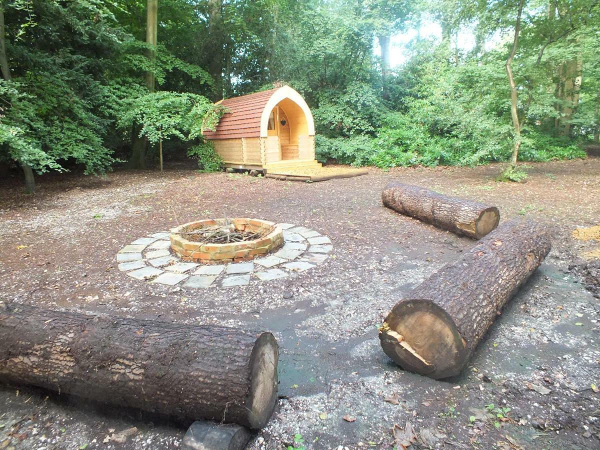 Отель Hollington Park Glamping Ньюбери Экстерьер фото